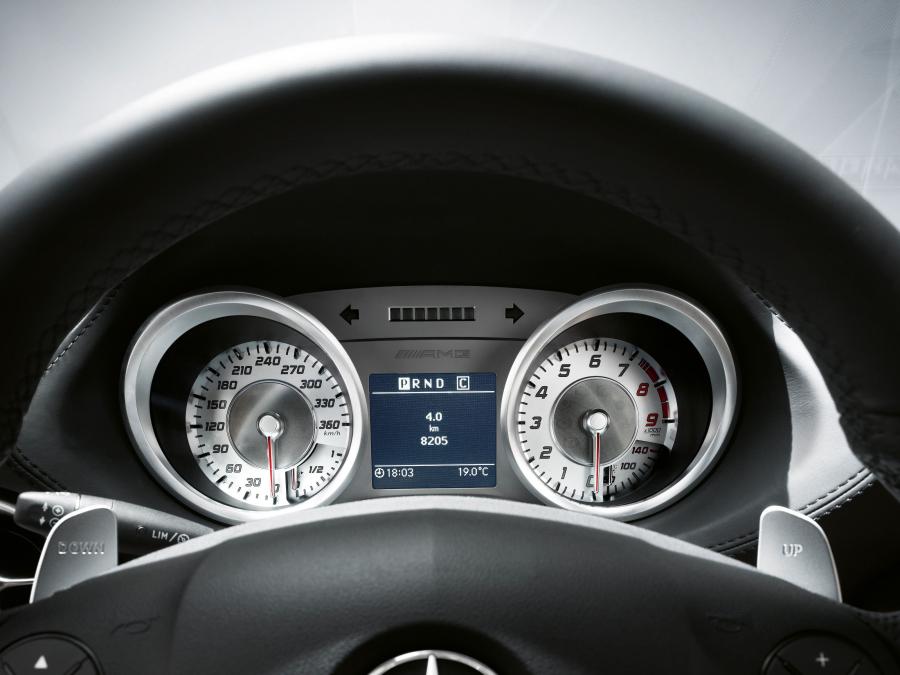  Mercedes-Benz SLS AMG Roadster 2012 года  (фото 5 из 198)